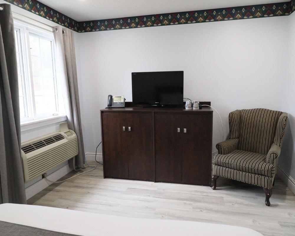 Algonquin Lakeside Inn Dwight Εξωτερικό φωτογραφία