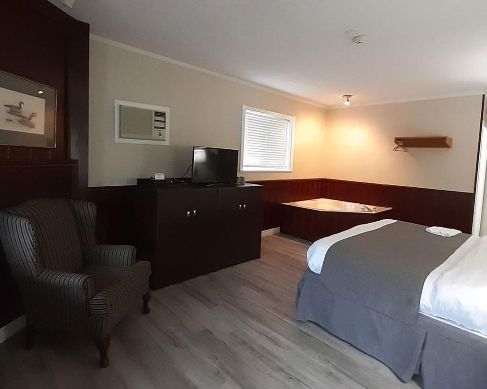 Algonquin Lakeside Inn Dwight Εξωτερικό φωτογραφία
