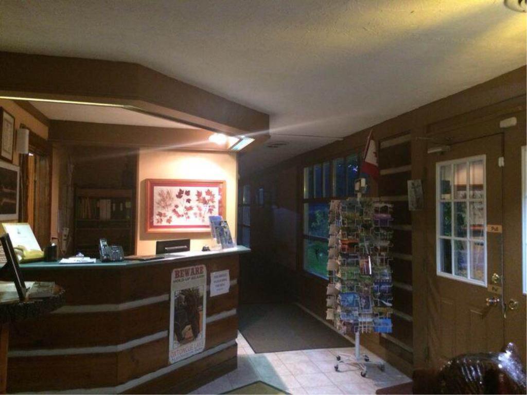 Algonquin Lakeside Inn Dwight Εξωτερικό φωτογραφία
