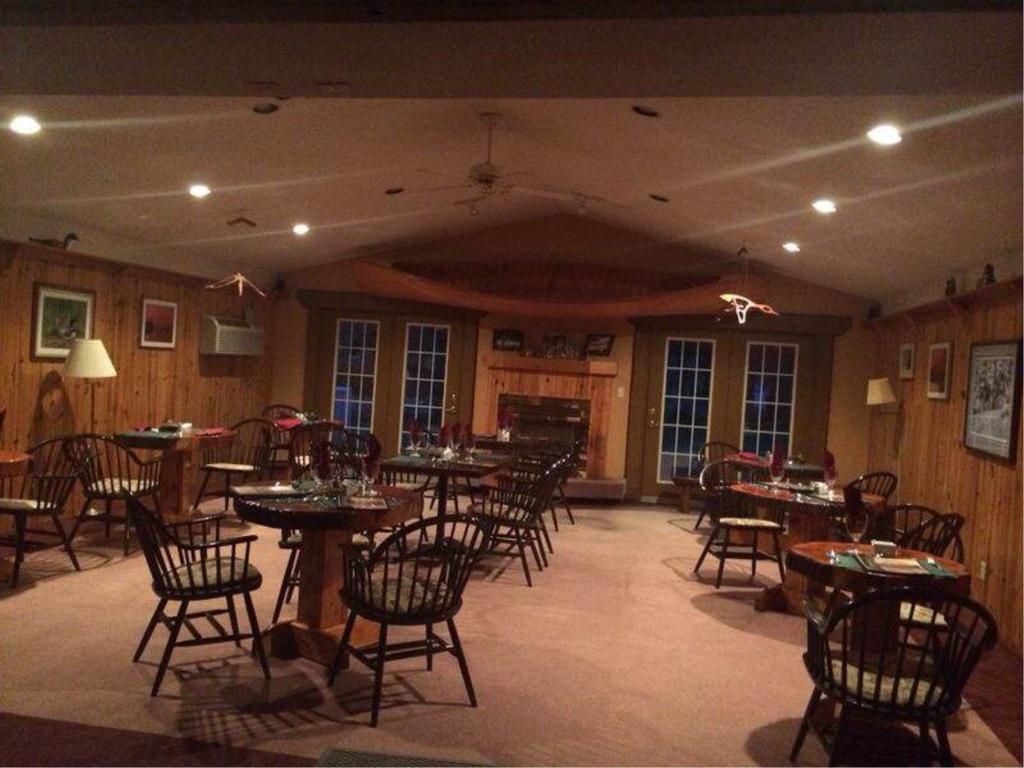 Algonquin Lakeside Inn Dwight Εξωτερικό φωτογραφία