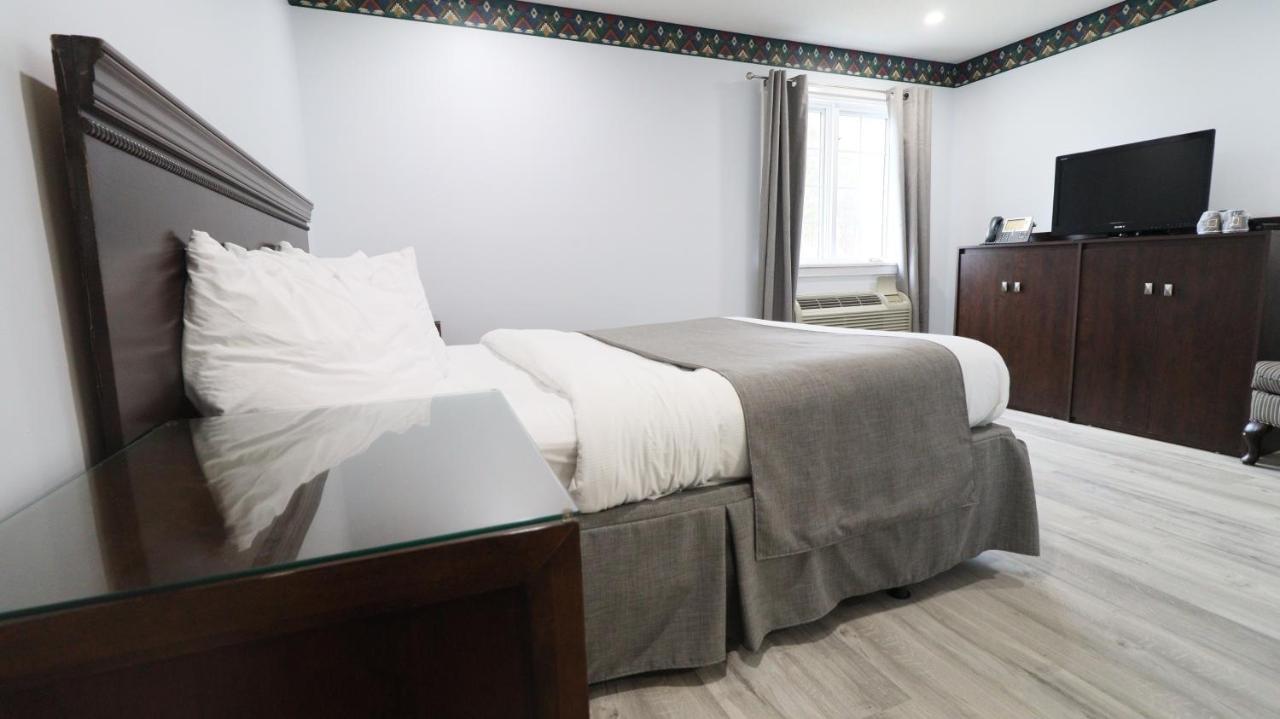 Algonquin Lakeside Inn Dwight Εξωτερικό φωτογραφία