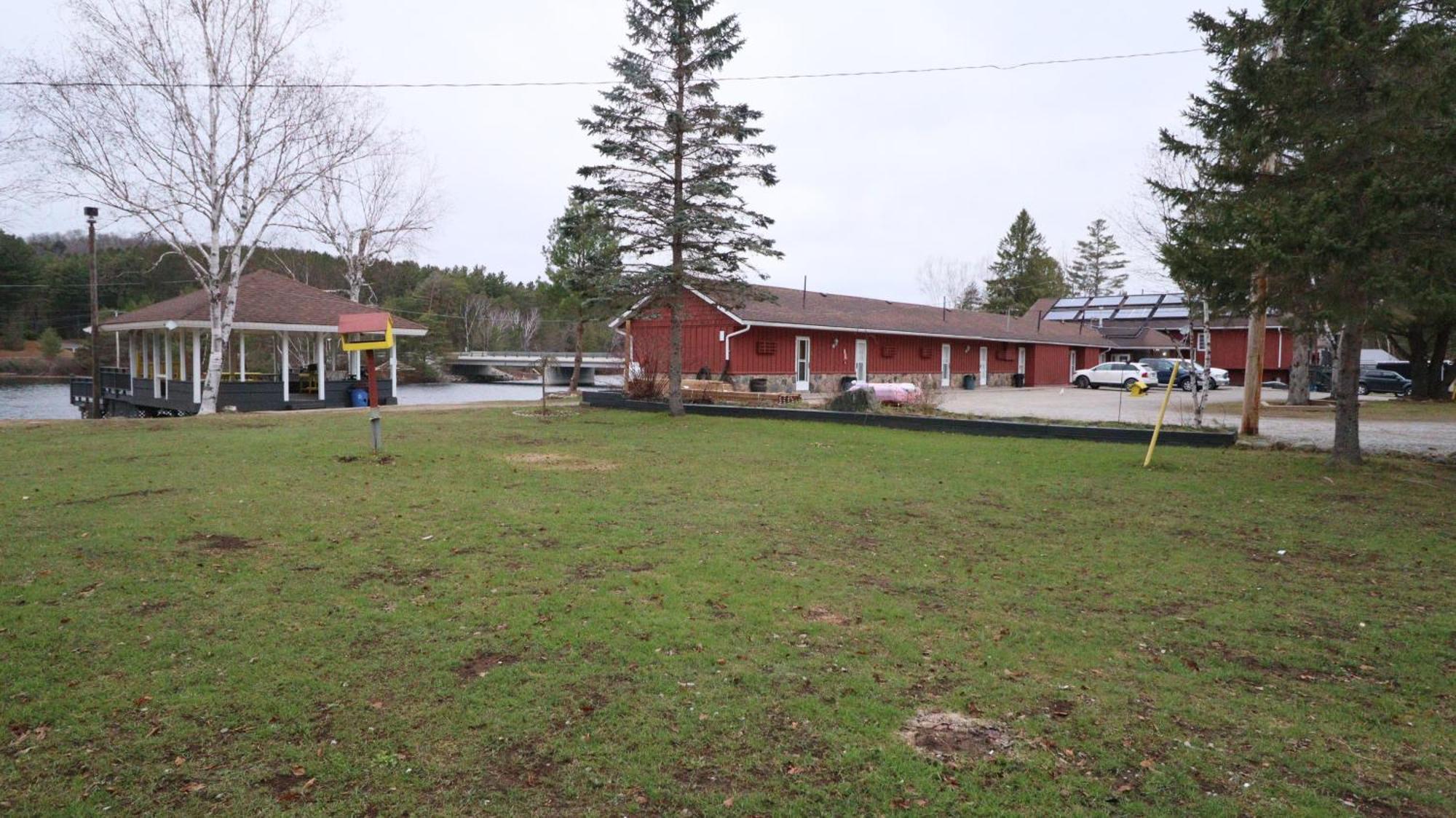 Algonquin Lakeside Inn Dwight Εξωτερικό φωτογραφία