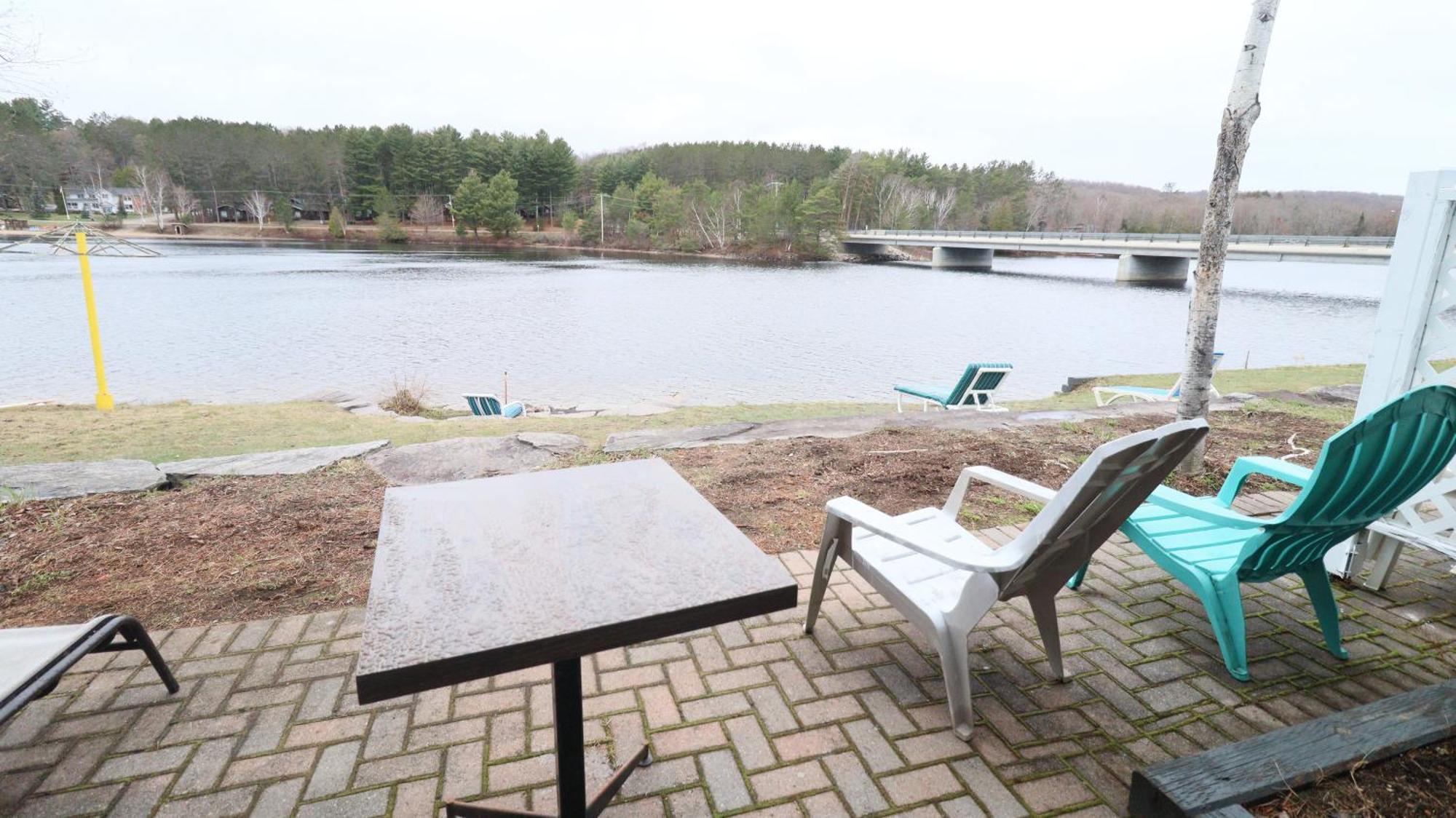 Algonquin Lakeside Inn Dwight Εξωτερικό φωτογραφία