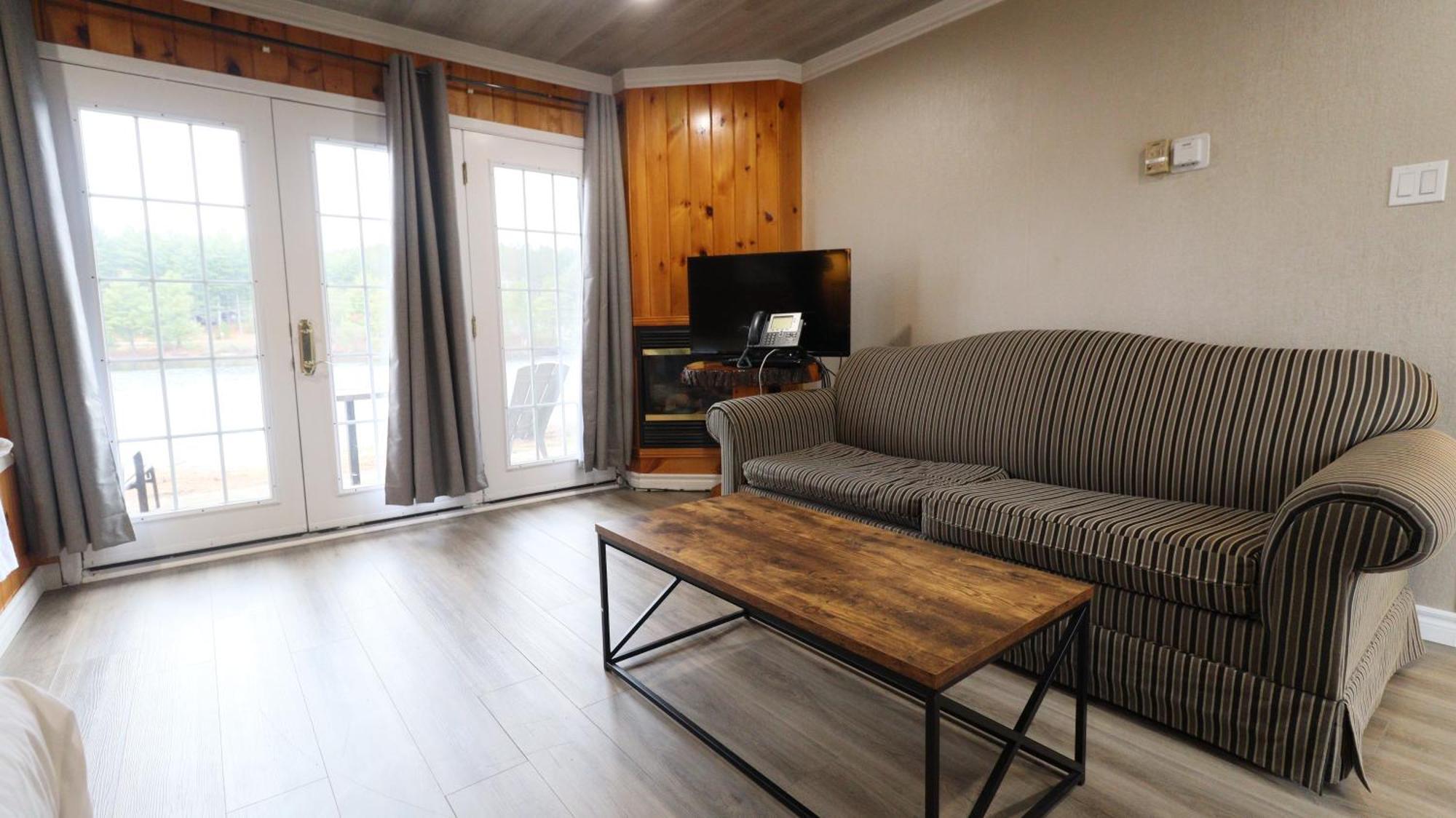 Algonquin Lakeside Inn Dwight Εξωτερικό φωτογραφία