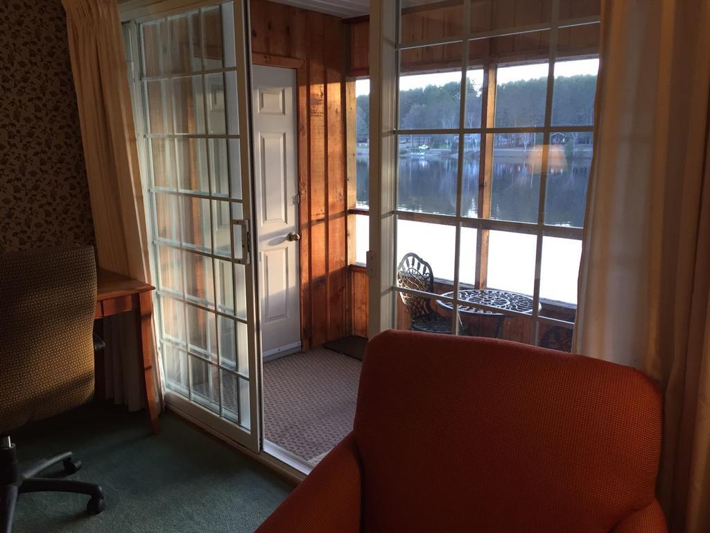 Algonquin Lakeside Inn Dwight Εξωτερικό φωτογραφία