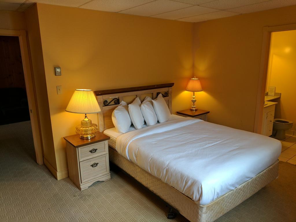 Algonquin Lakeside Inn Dwight Εξωτερικό φωτογραφία