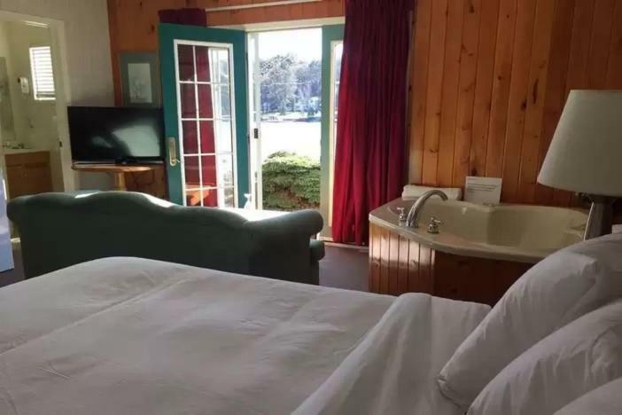 Algonquin Lakeside Inn Dwight Εξωτερικό φωτογραφία