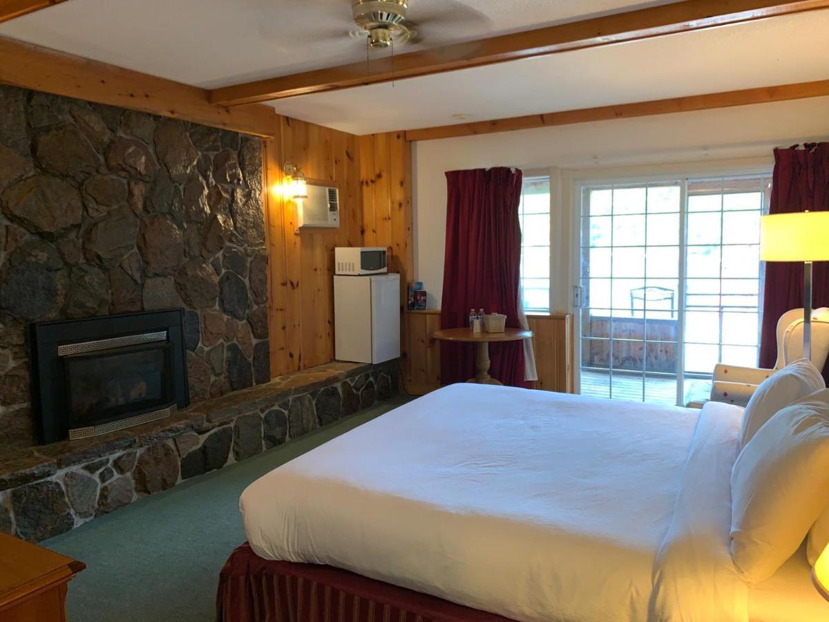 Algonquin Lakeside Inn Dwight Εξωτερικό φωτογραφία